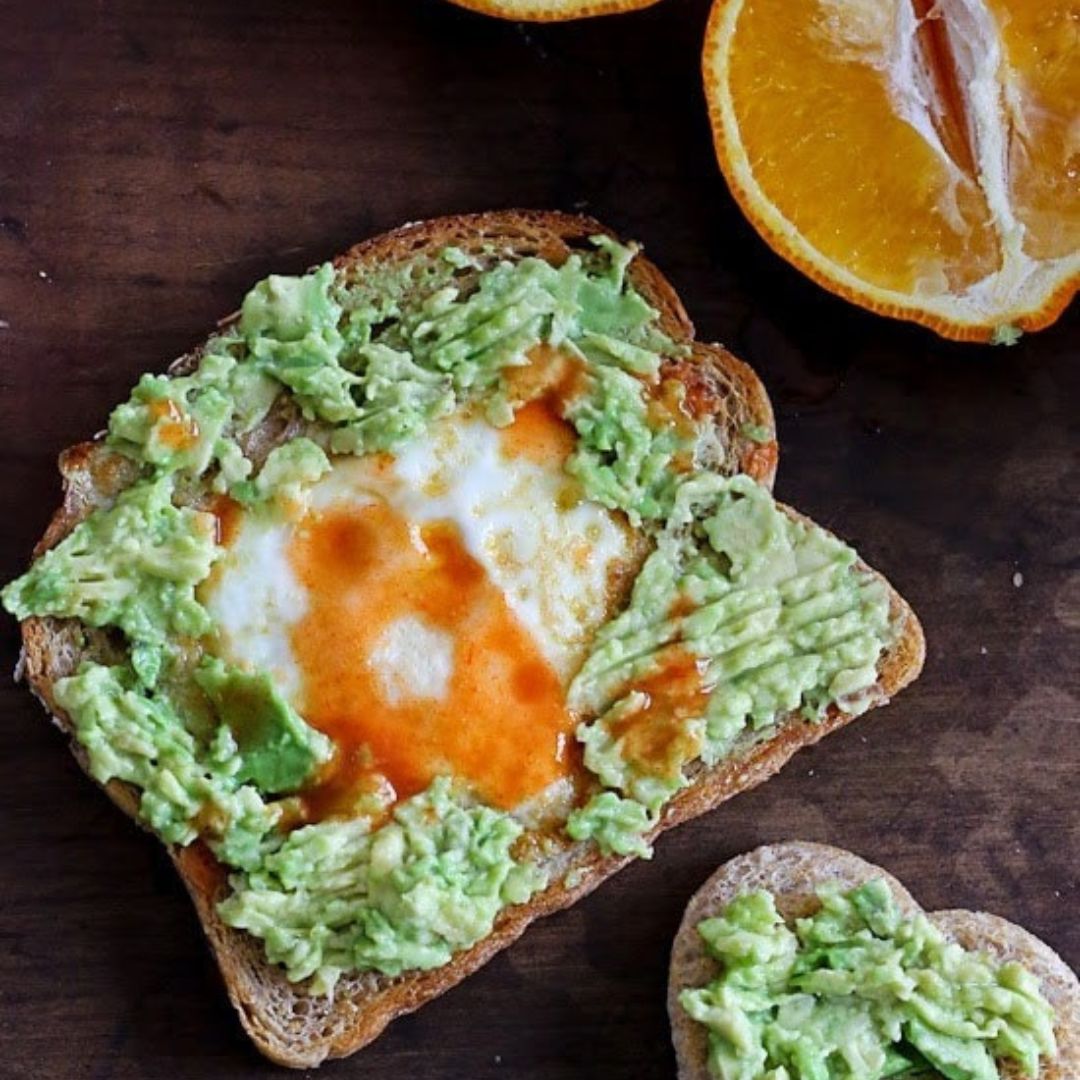 Toast à l'avocat et à l'oeuf